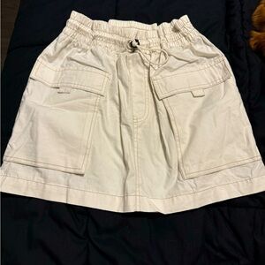 White mini cargo skirt #miniskirt